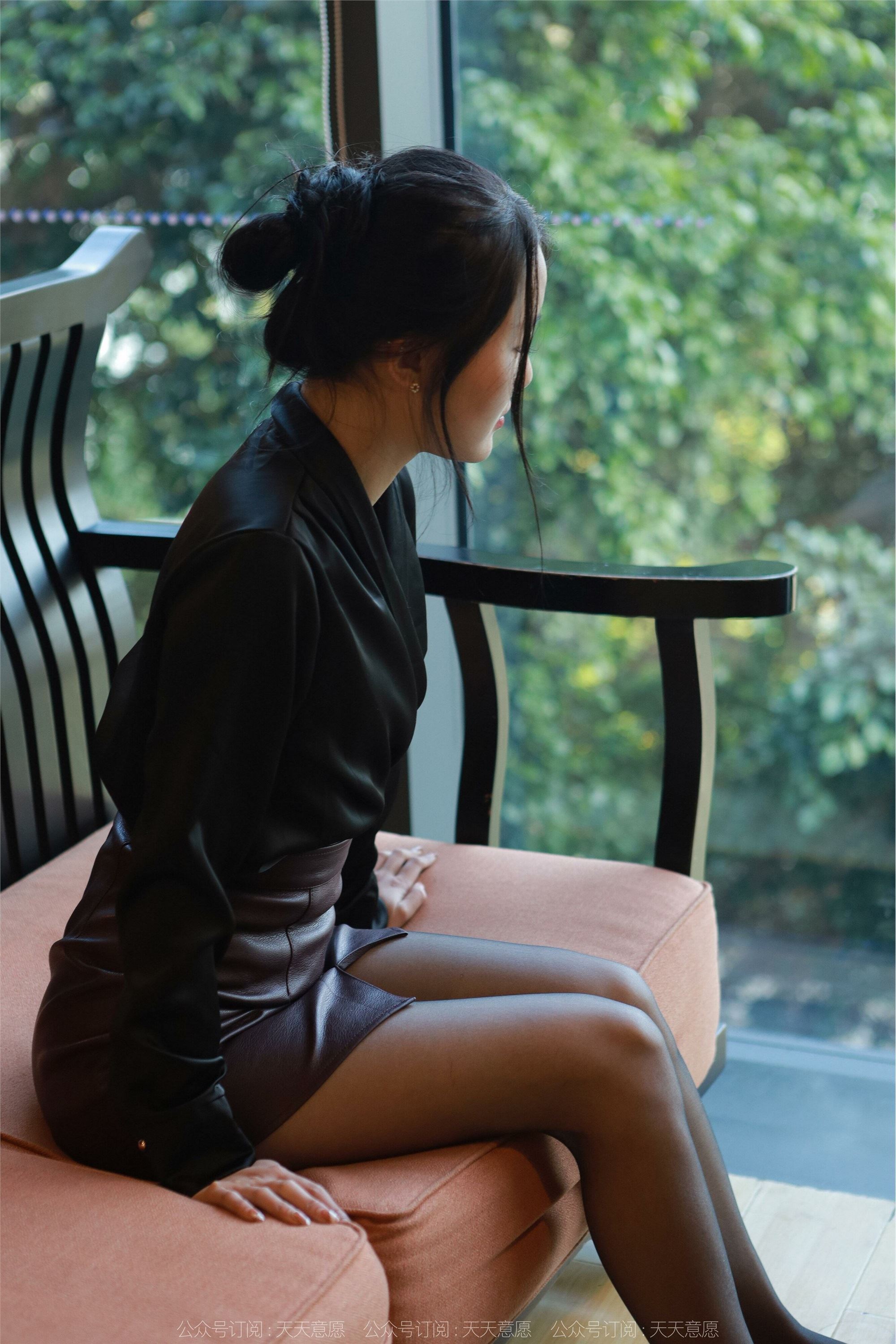 IESS异思趣向  2022.04.29 丝享家 1074：婉萍《褐色皮裙》